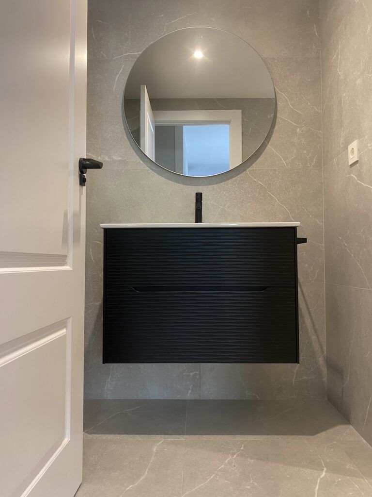 reforma de baño minimalista