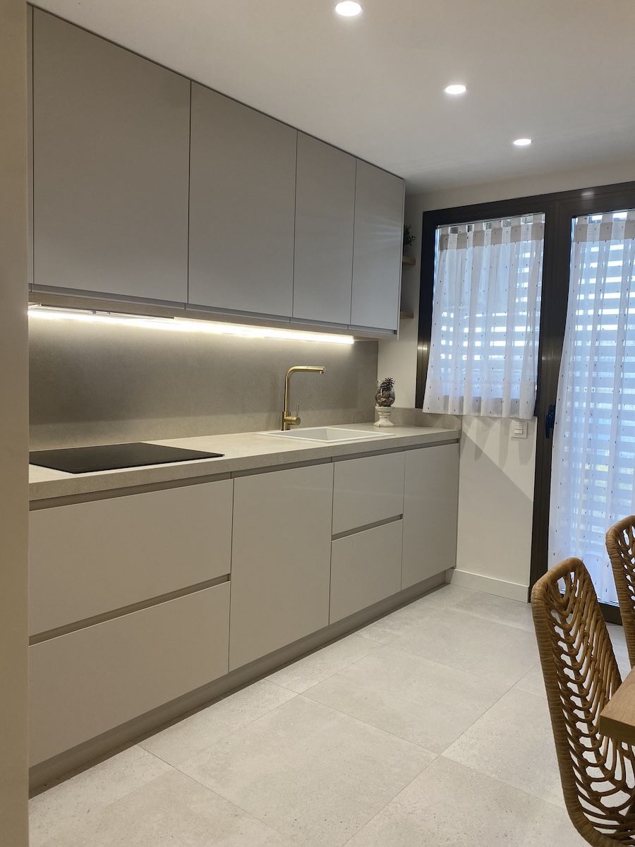 Reforma de cocina con office en Zaragoza