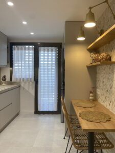 Reforma de cocina con office en Zaragoza