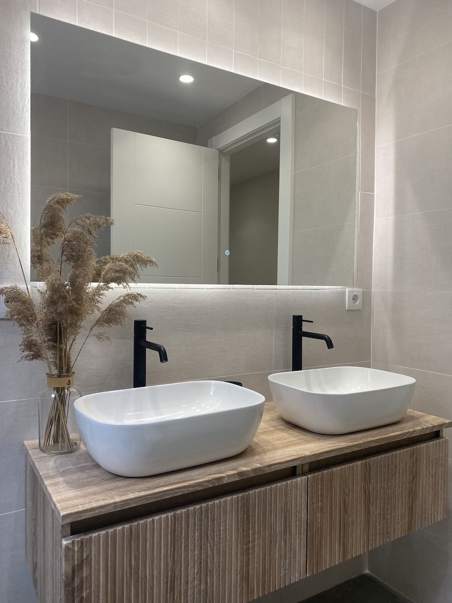reforma de baño con doble lavabo